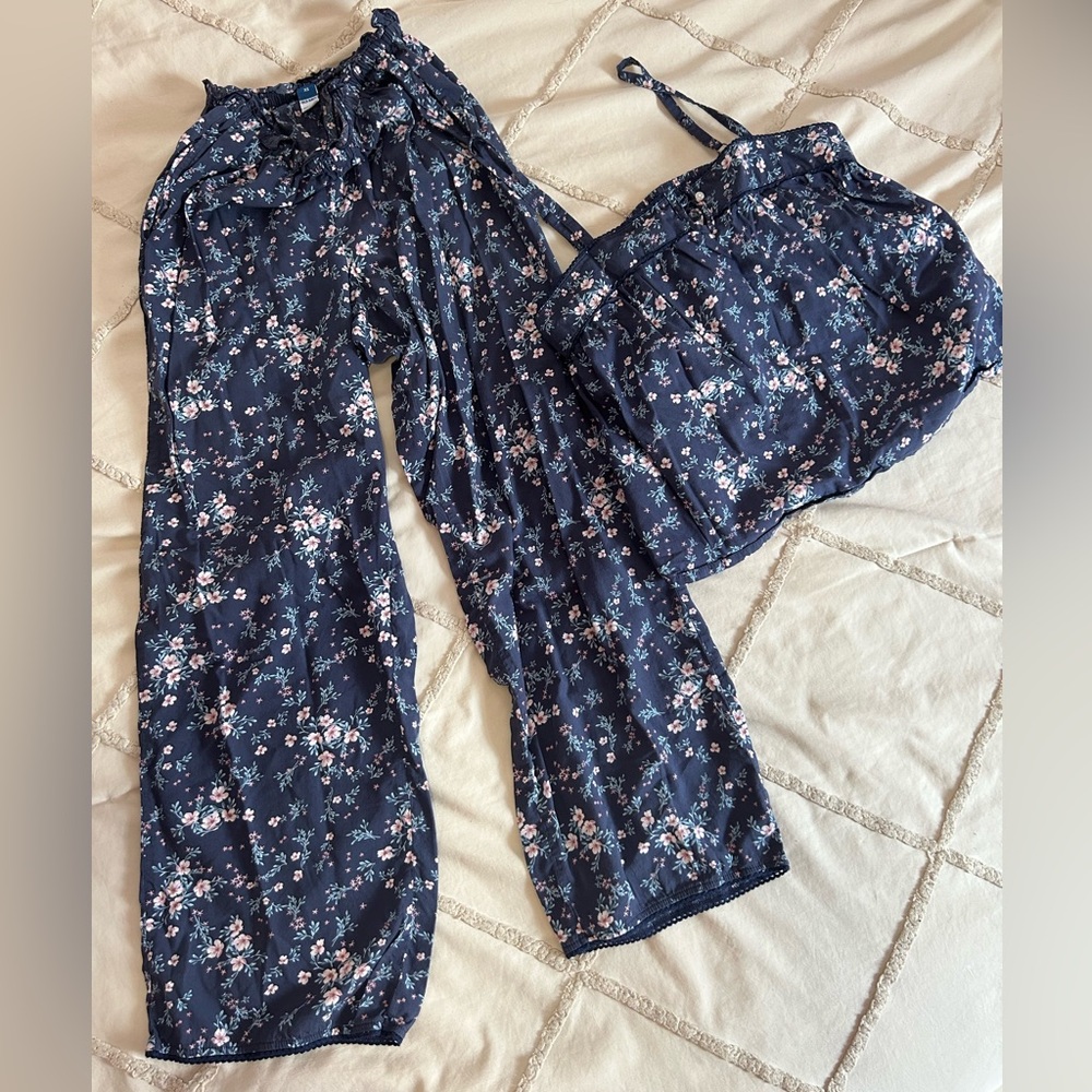 Old Navy Floral Set in Dark Blue